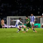 Ancaman Flare dan Denda Besar: Evaluasi Sanksi Rp250 Juta dan Penutupan Tribun Persebaya Pasca Laga Kontra Persib