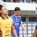 Strategi Rahasia Bojan Hodak Terungkap! Siapa Pengganti 'Thom Haye' di Laga Krusial Persib vs Borneo FC? 5 Strategi Rahasia Bojan Hodak Terungkap! Siapa Pengganti ‘Thom Haye’ di Laga Krusial Persib vs Borneo FC?