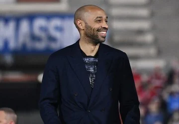 Henry Buka Suara! Gaya Main Arsenal Dicibir, Tapi Legenda Tak Peduli: 'Yang Penting Juara!' 1 Henry Buka Suara! Gaya Main Arsenal Dicibir, Tapi Legenda Tak Peduli: ‘Yang Penting Juara!’
