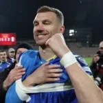 Kisah Haru di Balik Piala Dunia 2026: Dzeko Persembahkan Tiket untuk Sahabat Gugur! 7 Kisah Haru di Balik Piala Dunia 2026: Dzeko Persembahkan Tiket untuk Sahabat Gugur!