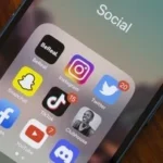 April Mop Berdarah! Snapchat 'Reals': Sentilan Telak untuk Instagram di Perang Medsos 10 April Mop Berdarah! Snapchat ‘Reals’: Sentilan Telak untuk Instagram di Perang Medsos