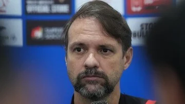 Kartu Merah Kontroversial Jordi Amat! Persija Tumbang Dramatis di Kandang Bhayangkara 1 Kartu Merah Kontroversial Jordi Amat! Persija Tumbang Dramatis di Kandang Bhayangkara