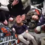 Geger! Astronaut Tidur Mirip Kelelawar di Luar Angkasa? Ini Dia Faktanya! 7 Geger! Astronaut Tidur Mirip Kelelawar di Luar Angkasa? Ini Dia Faktanya!