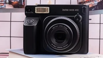 Fujifilm Instax Wide 400 Jet Black: Potret Momen Lebar, Desain Klasik Memikat Hati 1 Fujifilm Instax Wide 400 Jet Black: Potret Momen Lebar, Desain Klasik Memikat Hati